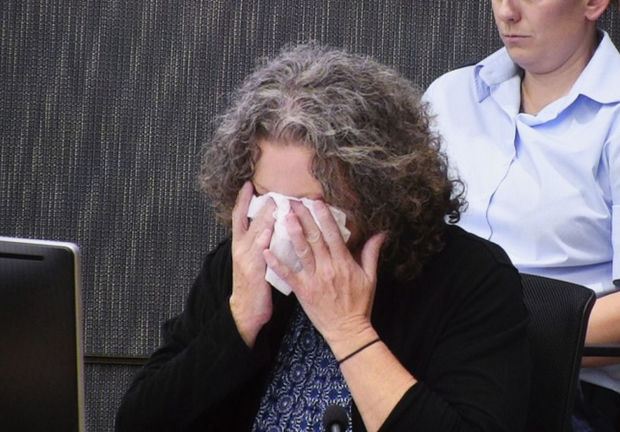 Ana onu bıçaqlayan oğlunun həbsdən azad edilməsini istədi: \"Oğlumla barışmışam\"