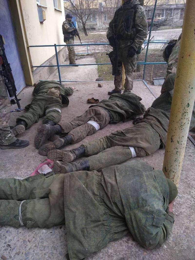 Əsir düşən rus hərbçilərinin görütüsü yayıldı FOTO
