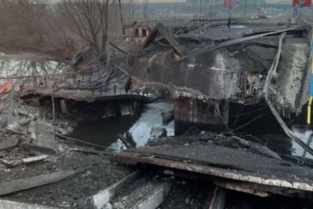Rusiya tanklarının Kiyevə keçidini dayandırmaq üçün üç körpü partladılıb 