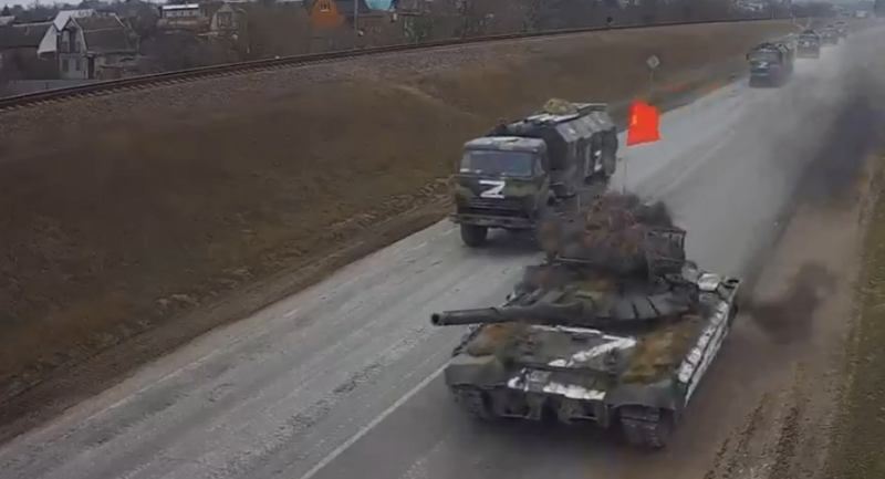 Xarkovda rus tankı içində uşaqlar olan avtomobili vurdu 