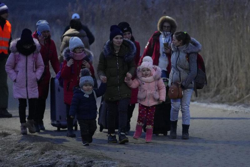 Ukraynanın şəhərləri bombalanır, əhalisi didərgin düşür... Dünyanı sarsıdan görüntülər!
