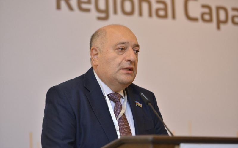 Deputat pensiya yaşından danışdı 