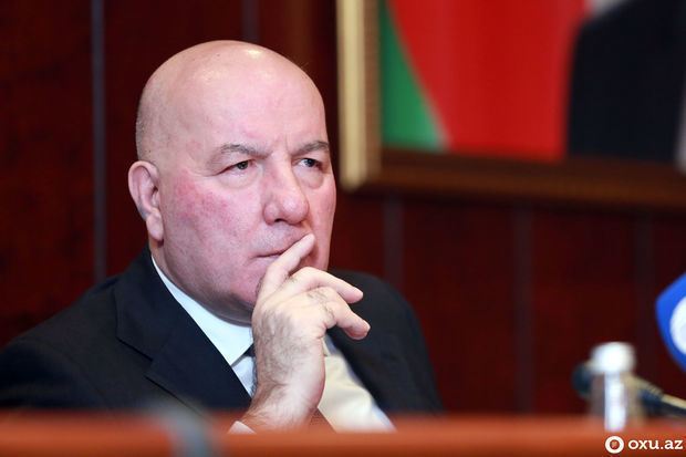 Elman Rüstəmov bunu etməklə gözdən pərdə asır ŞƏRH