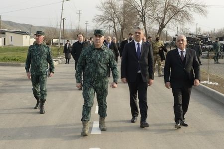 Əli Əsədov və Samir Nuriyev Qubadlıda hərbi hissədə olub, silah-sursata baxış keçiriblər 