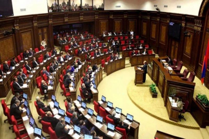 Ermənistan parlamenti yeni prezidenti seçə bilməyib 