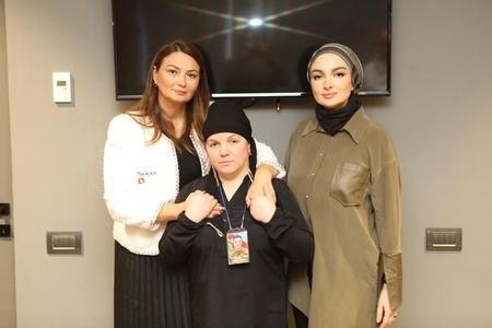 Qənirə Paşayeva Vətən Müharibəsinin şəhidi İlkin Ağakişiyevin anası ilə görüşüb 