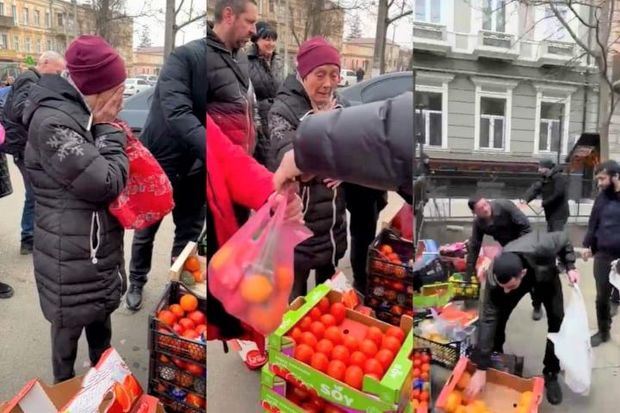 Azərbaycanlılar Odessada əhaliyə belə yardım edir - Yaşlı qadın göz yaşlarını saxlaya bilmədi - VİDEO