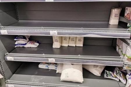 Rusiya mağazalarında ərzaq qıtlığına görə ŞOK MƏHDUDİYYƏTLƏR: Putin SSRİ-ni \"bərpa edir\"