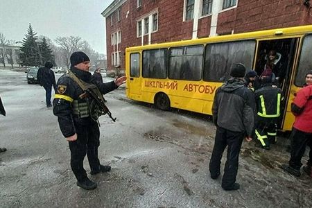 Zelenskinin ofisi: İzyumdan 2 minə yaxın insan təxliyə edilib 