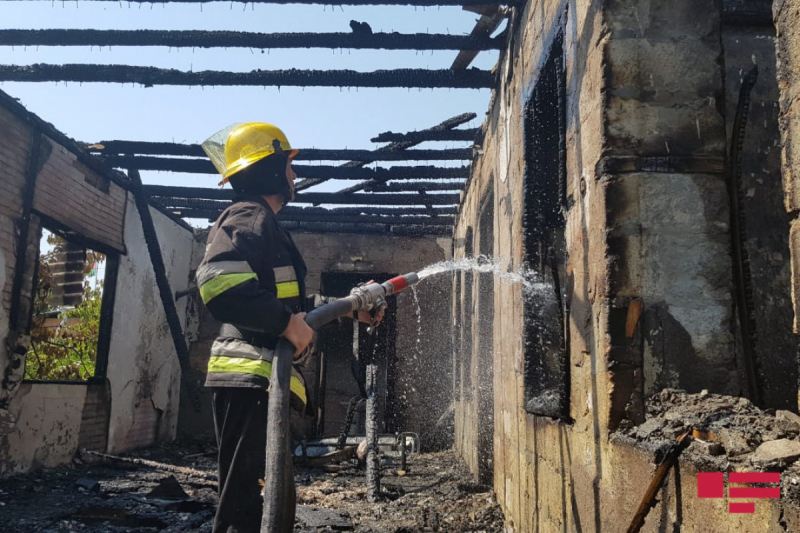 Azərbaycanda 2 nəfərin öldüyü müəmmalı yanğın hadisəsi: Əvvəl də evlərinə olan basqında döyülmüşdülər