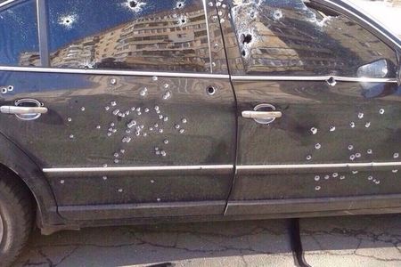 Şəmkirdə insident olub, avtomobil atəşə tutulub 
