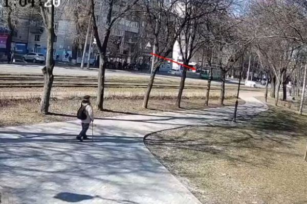Kiyevdə raket sərnişin avtobusunun üzərinə düşdü - Dəhşətli partlayışın ANBAAN VİDEOSU