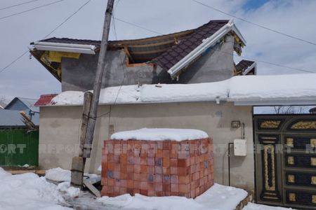 Güclü qar Şamaxıda bir ailəni evsiz qoyub - FOTO