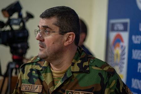 Araik Arutyunyan yenə Putinə müraciət edib yalvardı 