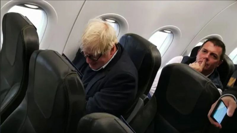 Boris Conson İstanbula ekonom siniflə uçdu - FOTO