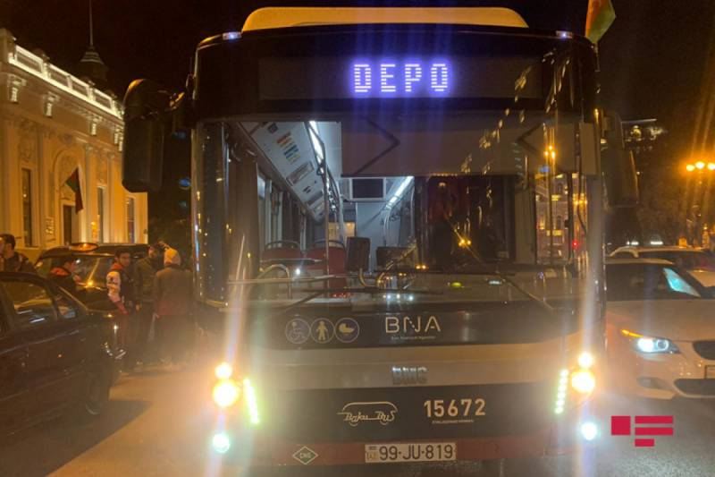 Bakıda “BakuBus” MMC-yə məxsus avtobus qəzaya uğradı - FOTO
