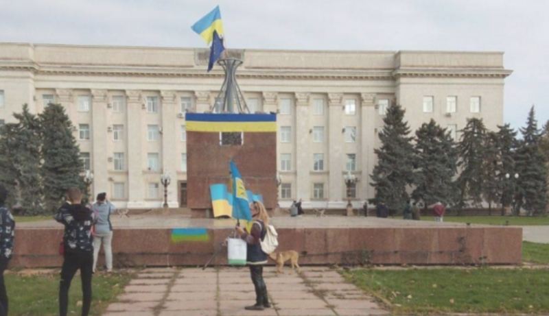 Ukrayna ordusu rus qüvvələrinin geri çəkildiyi Xersona daxil olub 