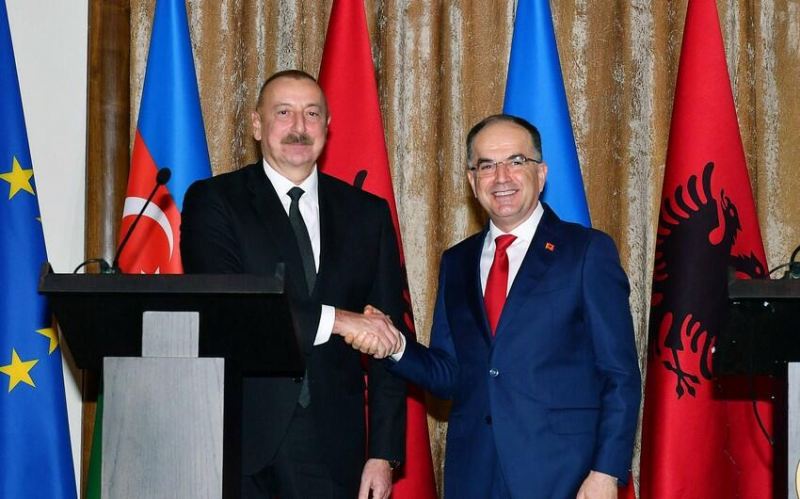 Prezidentlər mətbuata bəyanatlarla çıxış etdilər 