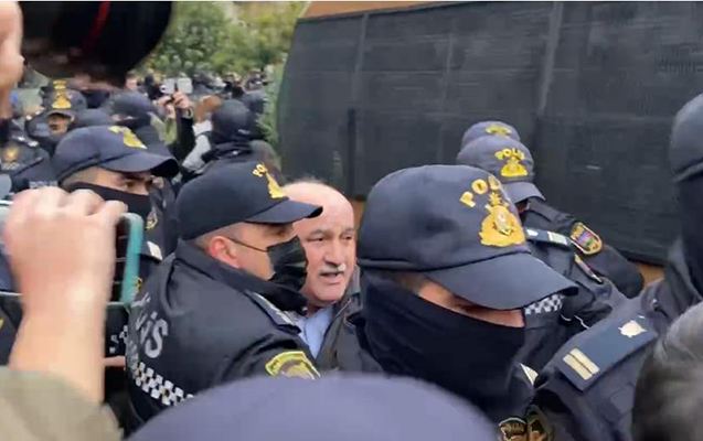 Bakıda İran səfirliyinin qarşısında aksiya cəhdi 