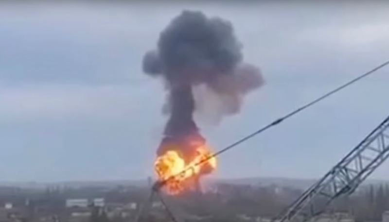 Rusiya Kiyevə iki raket atdı: Dəhşətli görüntülər - Video