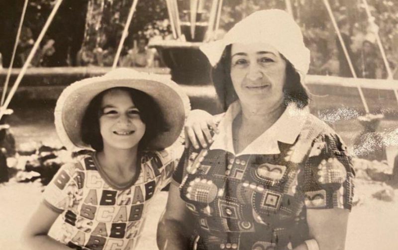 Xalq artisti ailə üzvləri ilə keçmiş fotolarını paylaşdı - FOTO