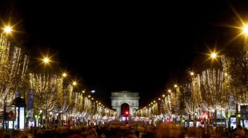 Parisdə Milad işıqlandırması fransızları qəzəbləndirir 