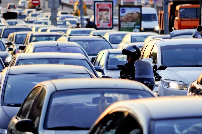 18 küçə və prospektdə sıxlıq var - SİYAHI