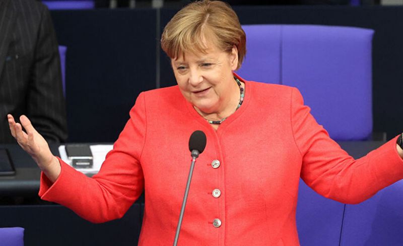 Merkeldən Putinlə bağlı etiraflar: Onu Ukraynaya hücumdan niyə yayındıra bilməyib?
