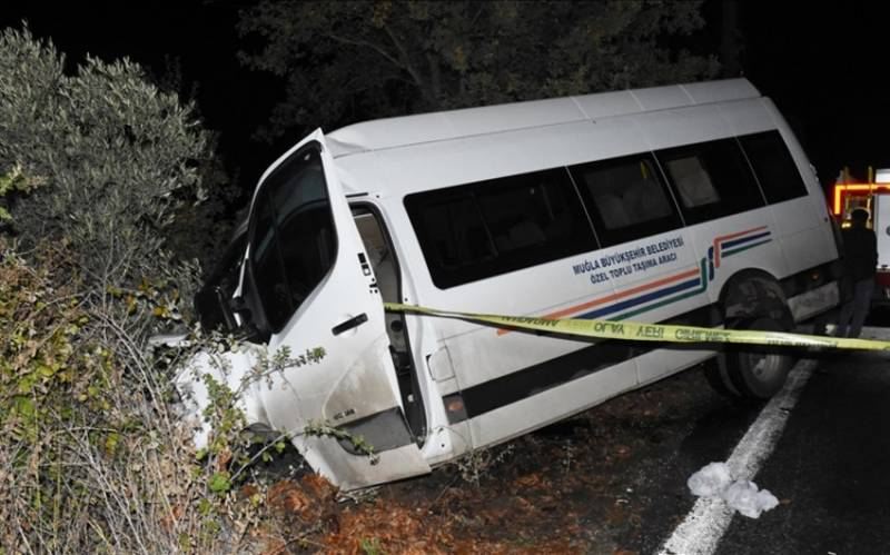 Türkiyədə mikroavtobusla avtomobil toqquşdu - 22 yaralı var (FOTO)