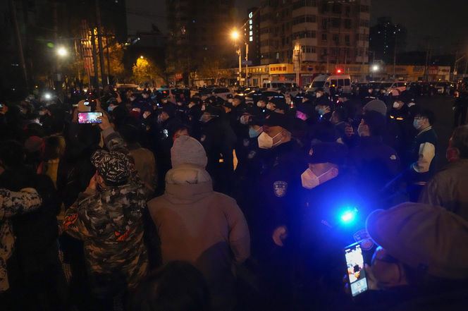 Çin qaynayır: Kütləvi etirazlarda Si Sinpinə istefa tələbi səslənir...