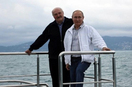 \"Putin tək qalıb, amma yanında bir əclaf da var - Lukaşenko\" - Ukraynalı nazir müşaviri