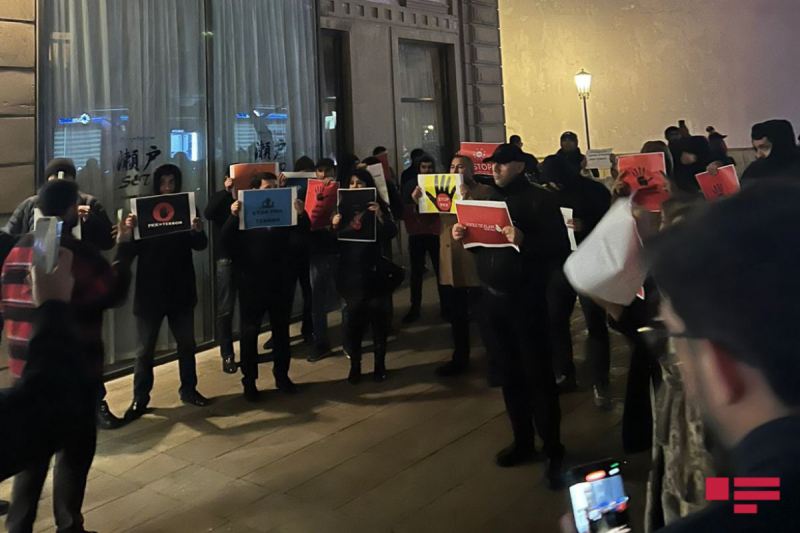Bakıda etiraz aksiyası: “Almaniya səfirliyinə ar olsun!” - FOTO/VİDEO