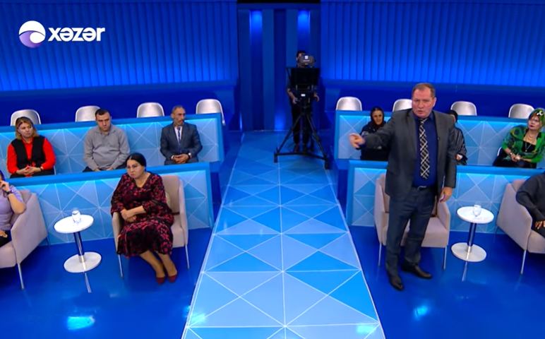 Canlı efirdə dava - Şəfiqə Nağıyevanın üstünə su atdılar - VİDEO