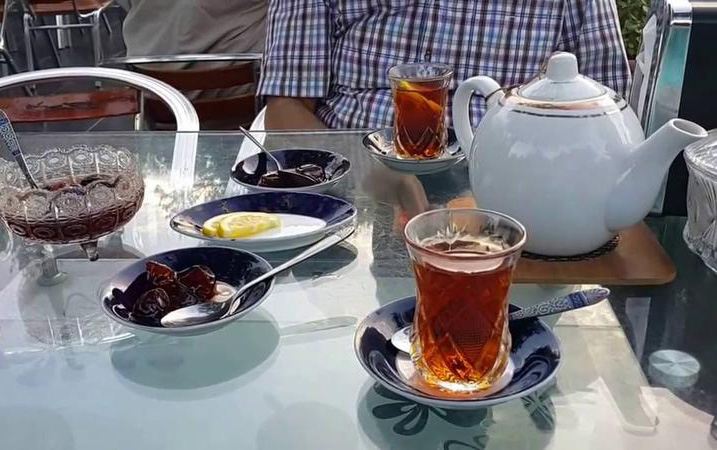 17 yaşlı oğlan çayxanada qəfil öldü: Bu səbəbdən -FOTOSU