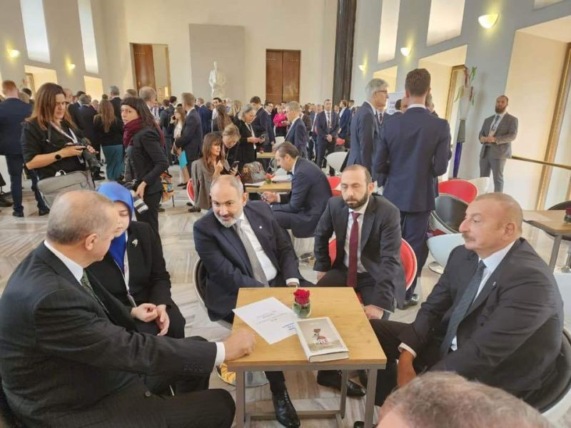 SON DƏQİQƏ! Liderlər masada - Əliyev-Ərdoğan-Paşinyan görüşündən foto