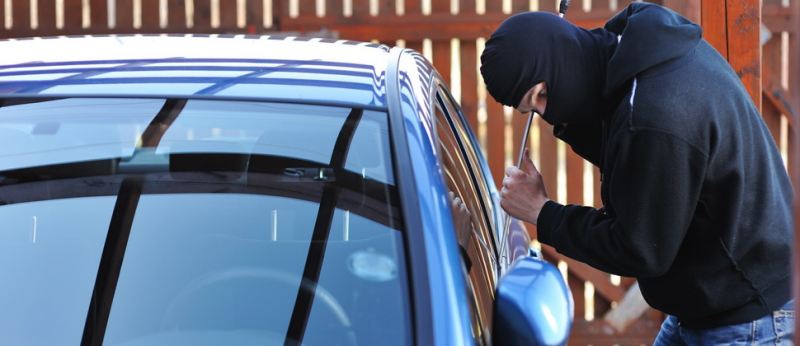 “Range Rover” qəza törətdi, 2 ölü: Köməyə gələnlər maşındakı 40 min dolları oğurladı - VİDEO