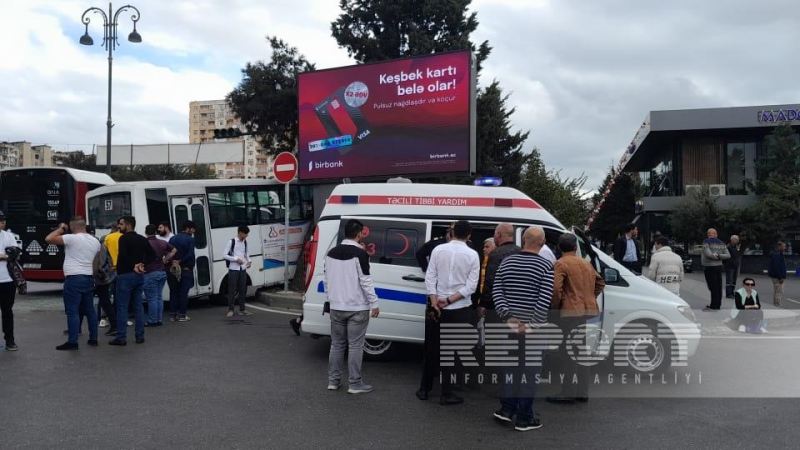 Bakıda sərnişin avtobusu ilə yük maşını toqquşub, yaralananlar var 