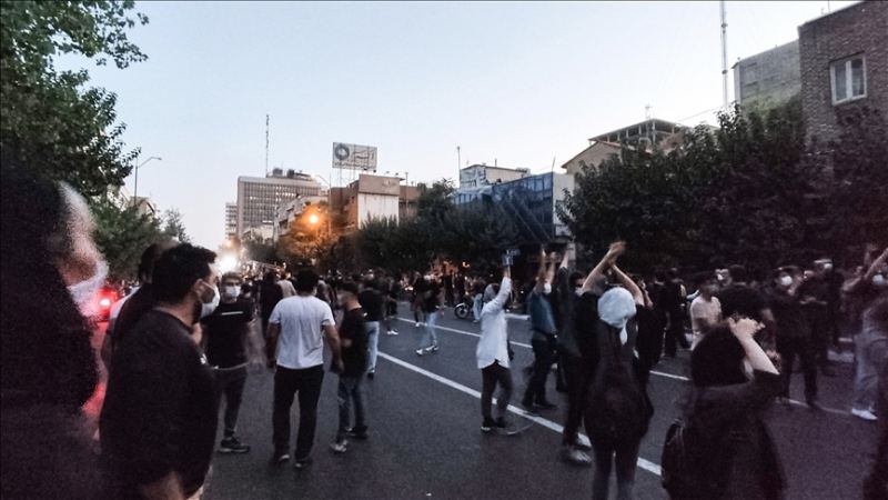 İranda etiraz aksiyalarında saxlanılan orta məktəb şagirdlərini görün hara göndərirlər? 