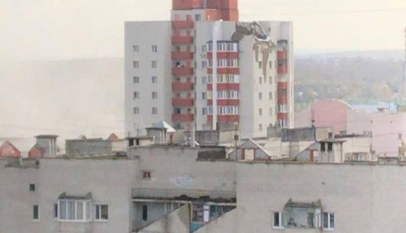 Rusiyanın Belqorod şəhərində yaşayış binasına raket qalıqları düşüb 