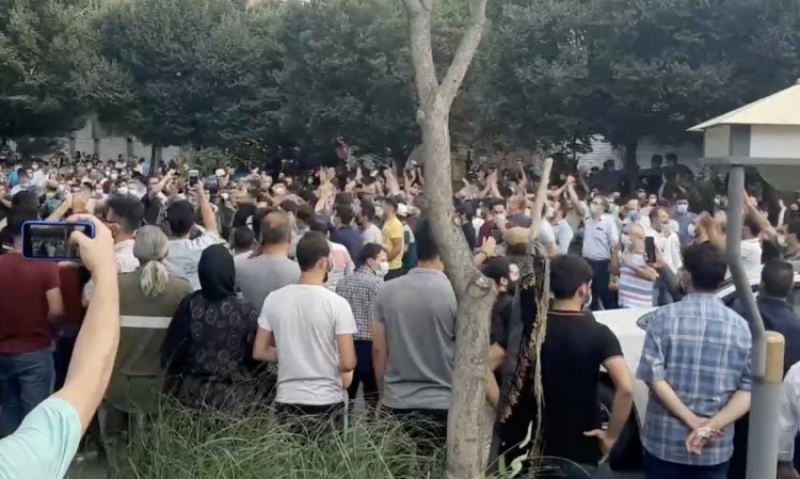 Güneyli vəkil: Təbrizdə baş tutan kütləvi etirazlarda 1700 nəfər həbs edilib 