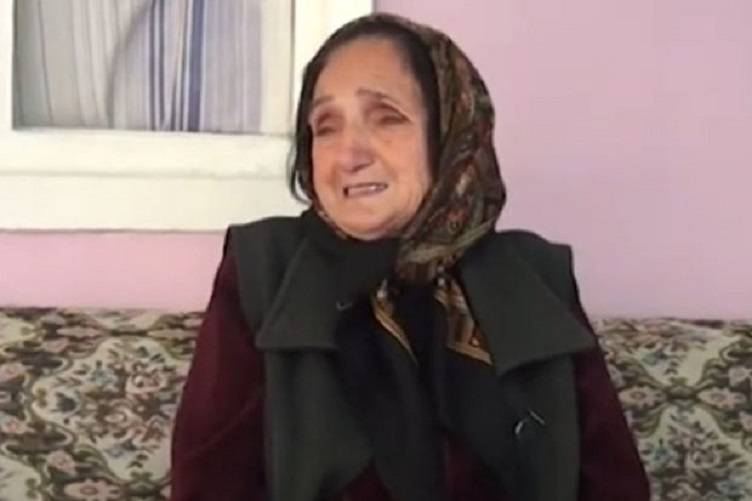 Yevlaxda qardaşı tərəfindən öldürülən şəxs anasını döyürmüş -  VİDEO