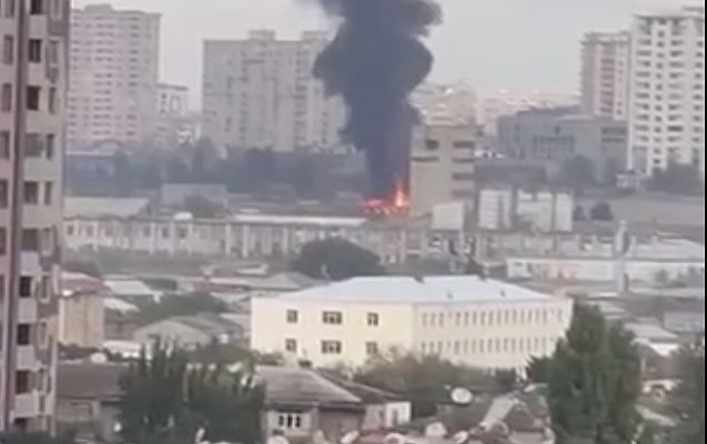 Bakıda zavodda güclü yanğın başladı - Video
