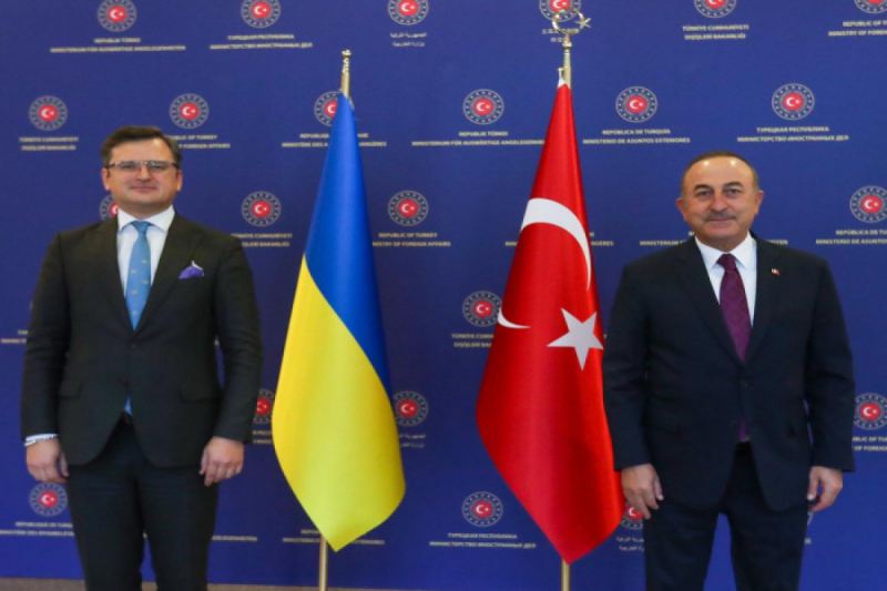 Çavuşoğlu Kuleba ilə Ukraynadakı müharibə barədə danışıb 