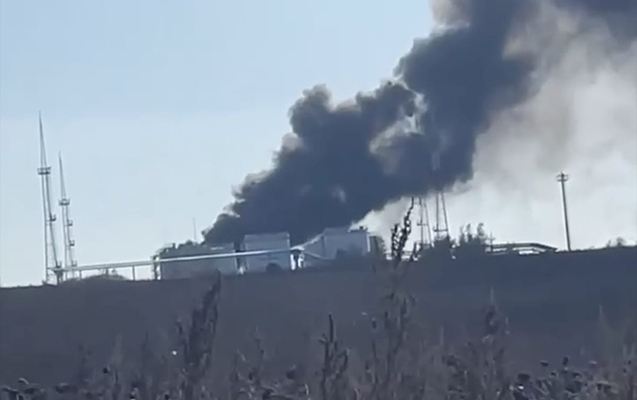 Rusiyada neft bazası yanır 