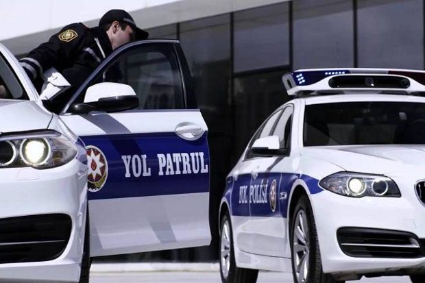 Bakıda polis avtomobilinin üzərinə benzin töküb yandırmaqla hədələdi 