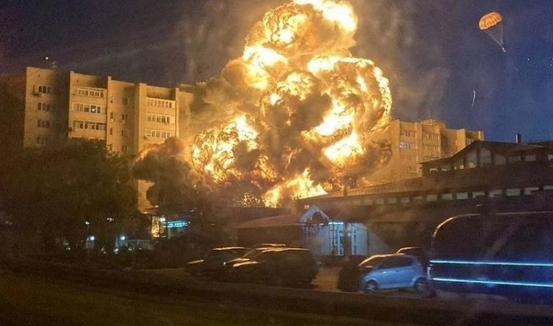 SON DƏQİQƏ! Rusiyada qırıcı təyyarə yaşayış binasının üzərinə düşdü - 6 ölü, 27 yaralı 