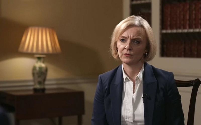 Britaniyanın daxili işlər naziri istefa verib 