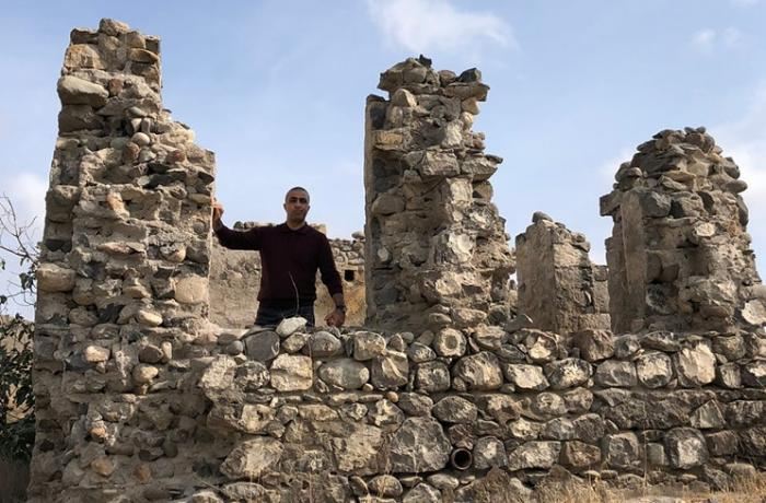 Deputat 30 il sonra Zəngilanda dağıdılmış evini tapdı — FOTOLAR