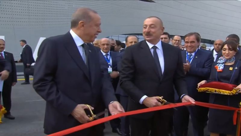 Ərdoğanla Əliyev Zəngilan hava limanında belə zarafatlaşdılar - VİDEO
