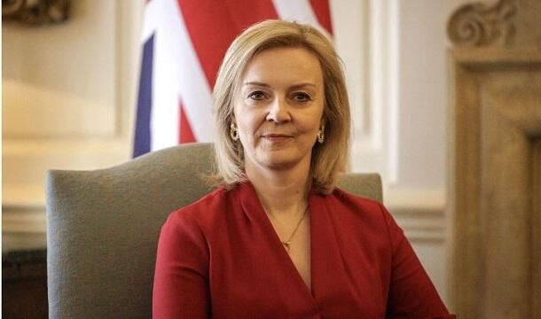 Liz Trass istefa verdi - Təcili